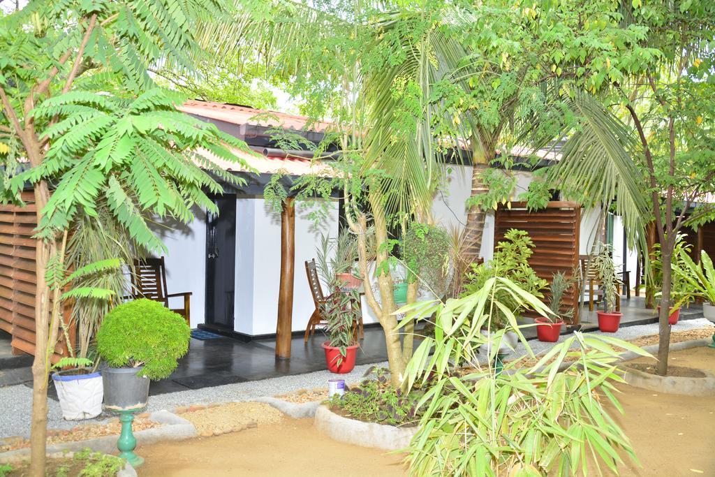 Livinginn Polonnaruwa Exterior photo